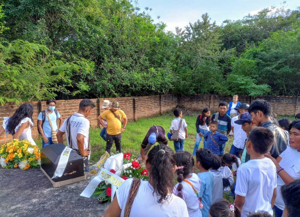 Inhumación de los restos de Juan Fernando.